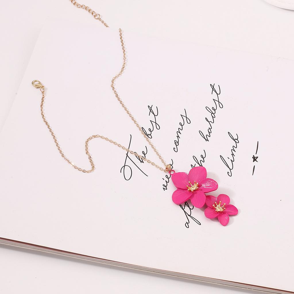 European and American Fresh Design Flowers Niche Sweet High-end Light Luxury Temperament New Summer Girl Cute Necklace