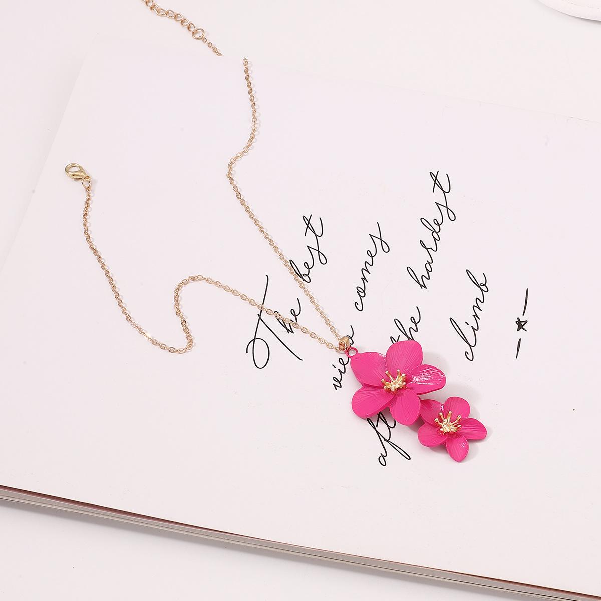 

A new summer girl s cute necklace with a fresh design, floral, unique, sweet, high-end and light luxury style