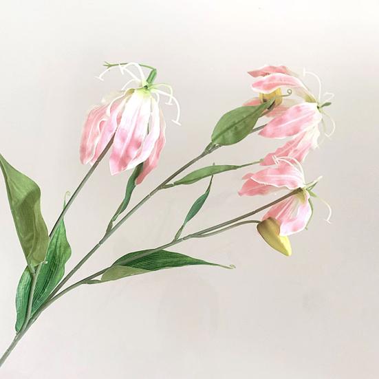 Artifical Lily Flowers with 3 Heads Full Blooms And 2 Buds Long Stem Fake Lily Bouquet for Indoor Home Table Office Wedding Decoration