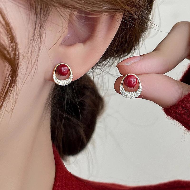 New Ankara red pearl circle micro-inlaid zircon stud earrings are popular, exquisite and fashionable ear clips, and exquisite earrings without holes.