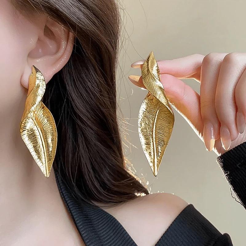 3.5cm Gold Plated Exaggerated Striped Round Clip On Earrings For Women Party Temperament Jewelry