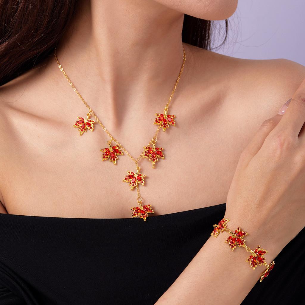 Autumn Red Maple Leaf Necklace For Women Men With Alloy Pendant And O Link Chain