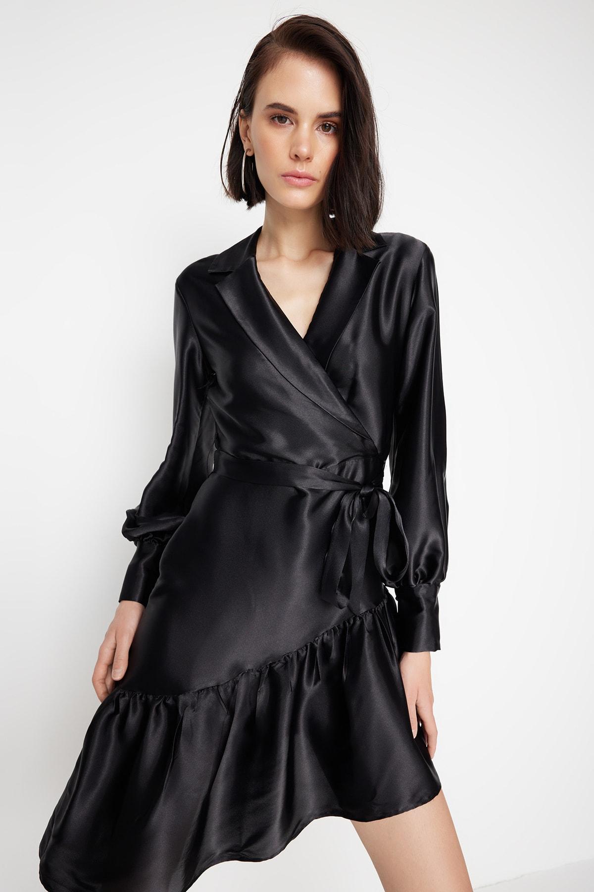 

Платье - Черный - С рюшами по краю