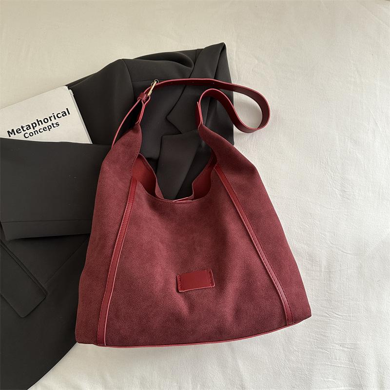 

Женская сумка осень и зима новая матовая кожа ретро тренд для поездок на работу универсальная сумка большая вместимость плечевая сумка красный