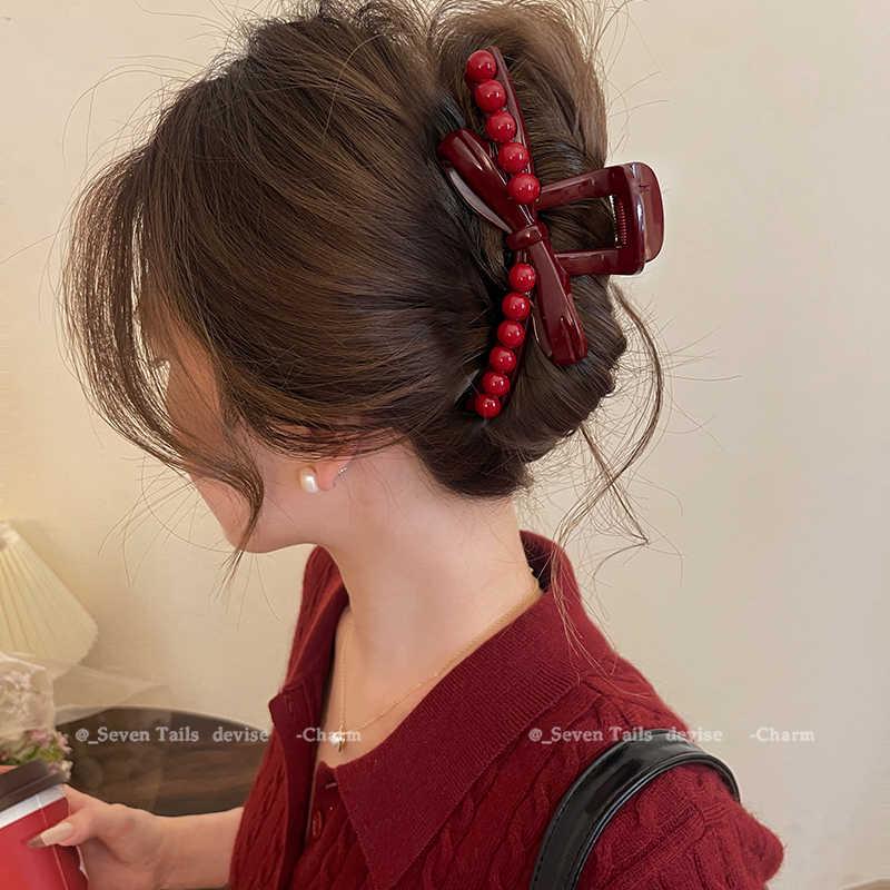 Elegant Black Velvet Claw Clip - High-End Retro Hair Accessory for Women, 2024 Autumn/Winter Style