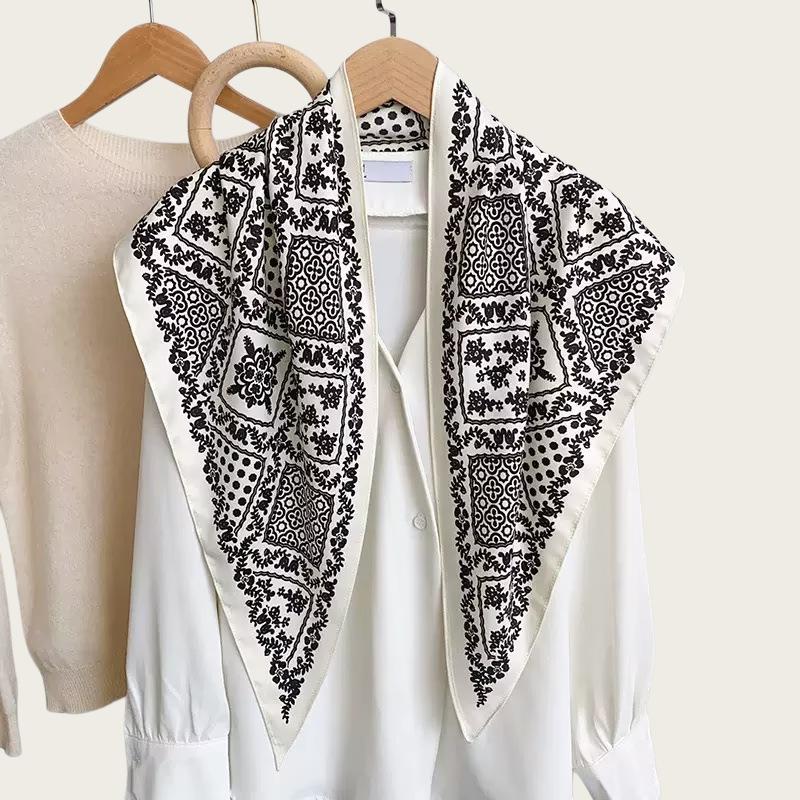Twill silk triangular scarf, clothing accessories, cashew nut double-sided printed belt, versatile women's rhombus silk scarf, bag head, fart curtain.