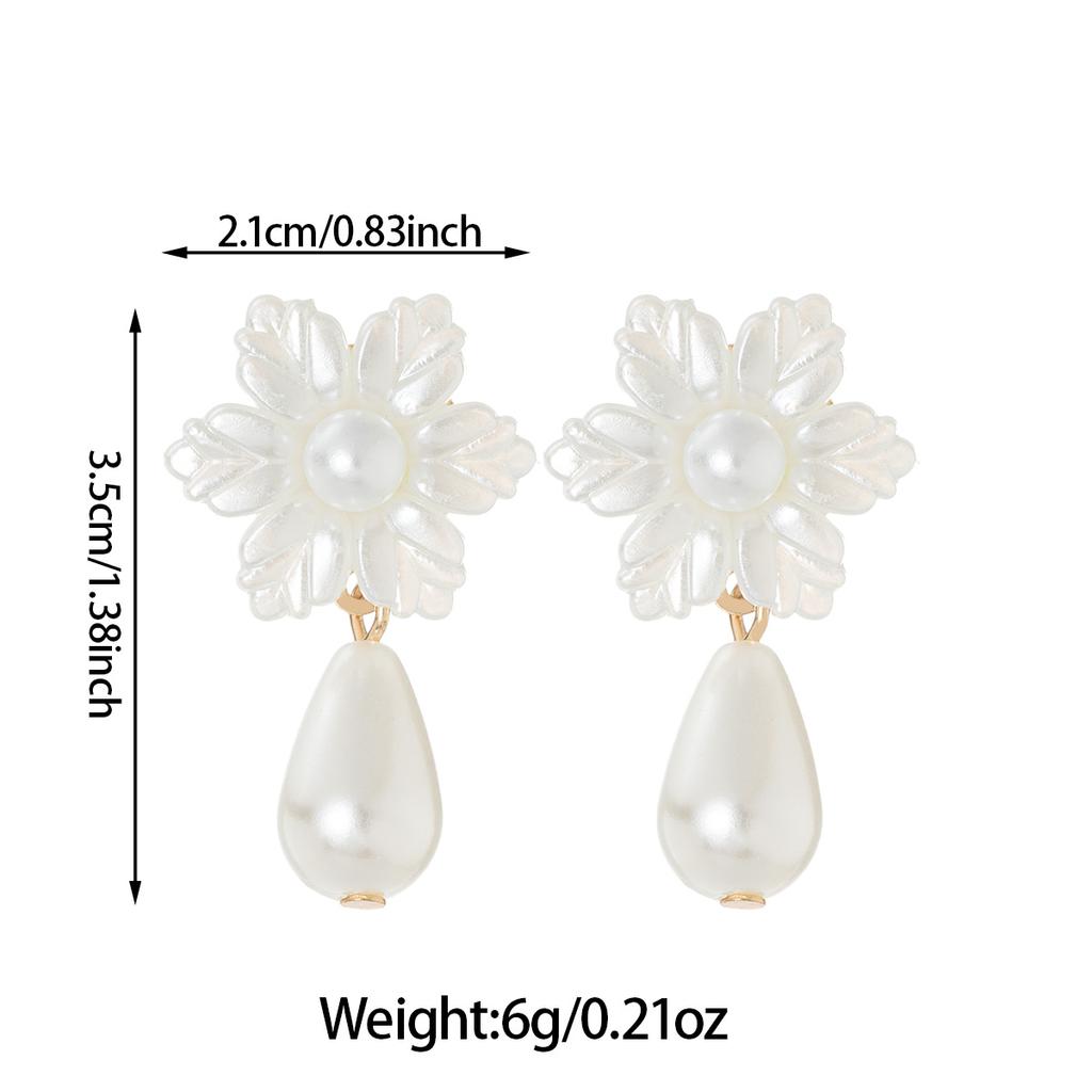 1 pair of French retro flower water drop pearl stud earrings, light luxury elegant socialite style earrings