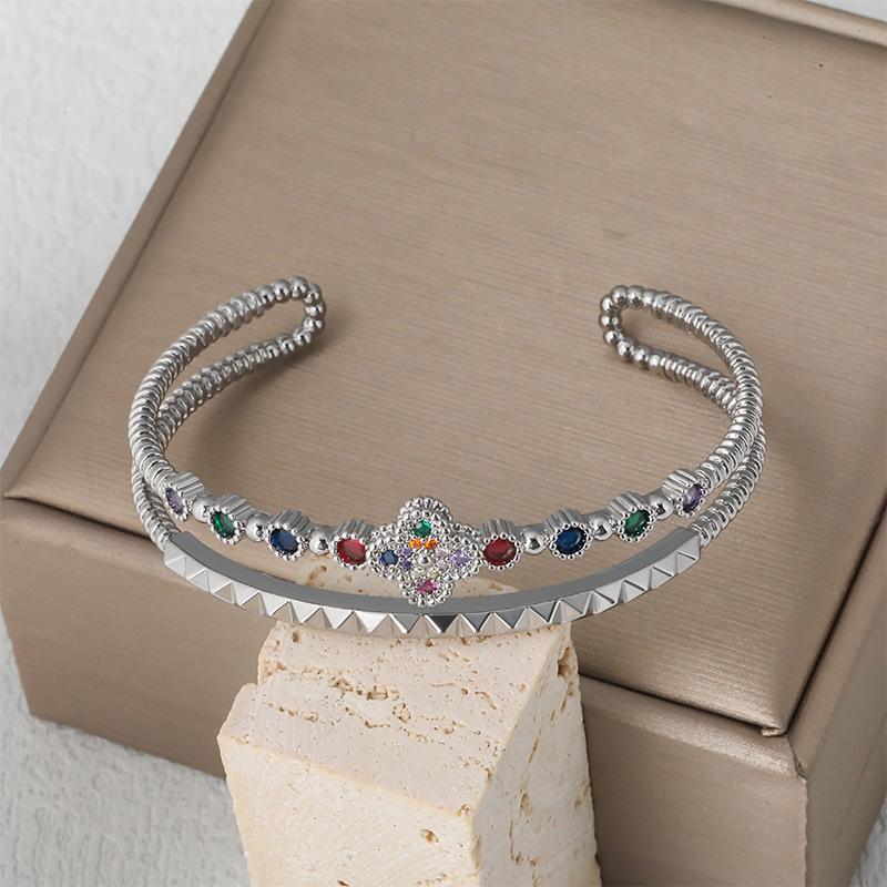 Fashionable and Luxurious Women’s Hand-decorated Stone Animal Bracelet One Size(18CM~21CM)
