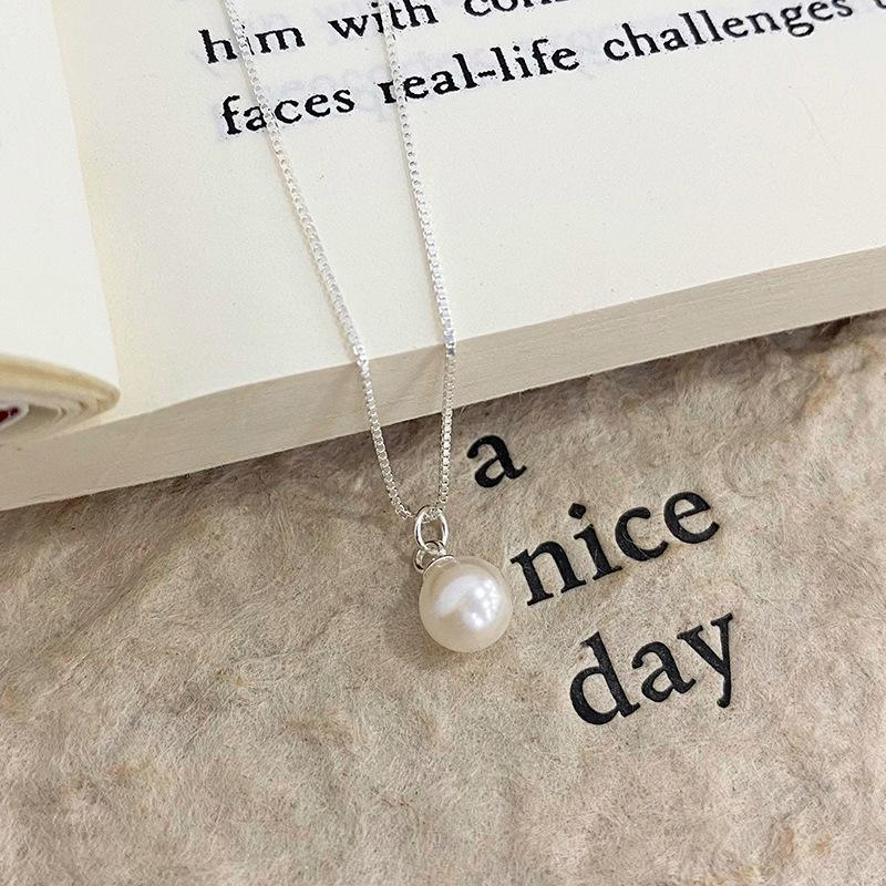 Simple and High-end Pearl Necklace Pendant for Women with Light Luxury Design