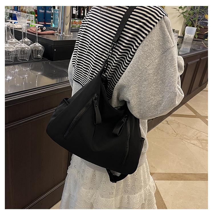 Korean Style Nylon Shoulder Bags Tote Bag Large Capacity Casual Dumpling Bag Solid Color Fold Oxford Cloth Underarm Bag Girls