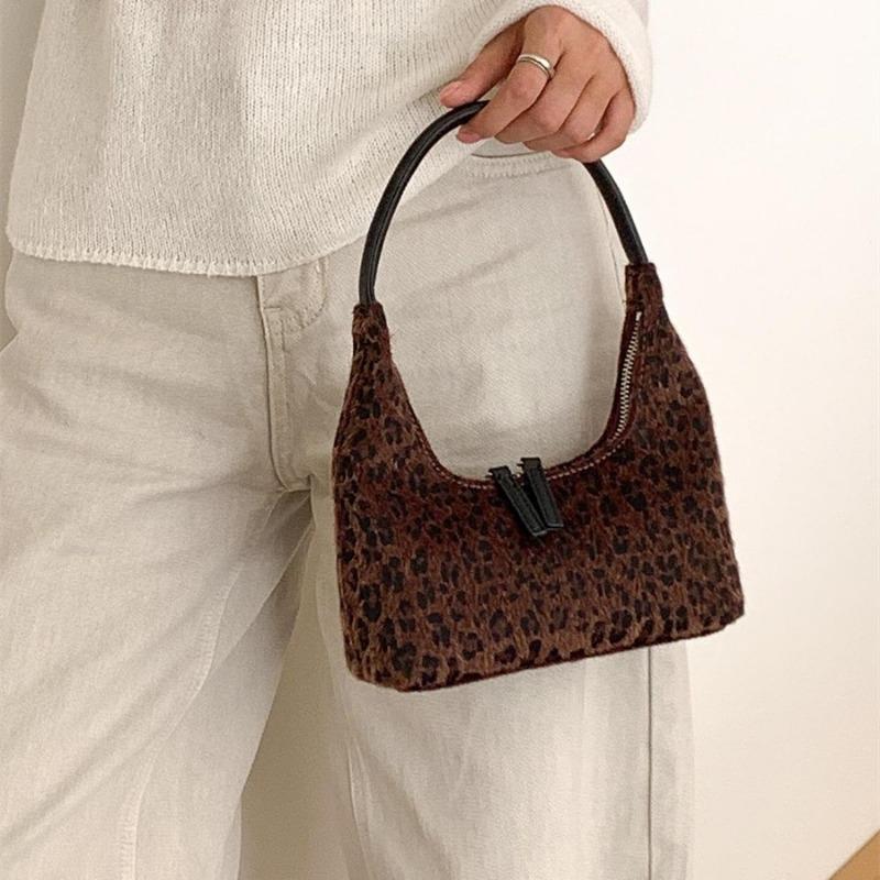 Personalized modern leopard print bags are now popular small handbags, high-end fashion plush handbags for women