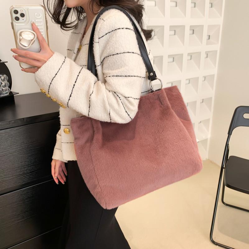 2023 Trendy Womens Fashion Large Capacity Plush Tote Bag For Casual Commutes