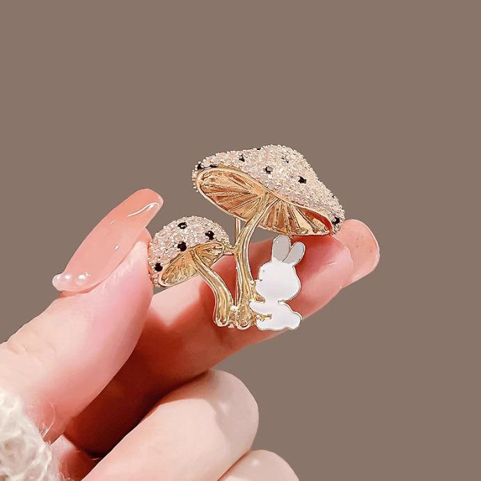 Vintage Chinese Pearl Mushroom Floral Brooch