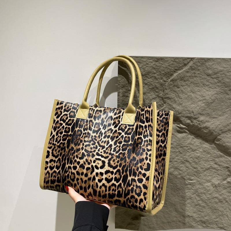 New Leopard Print Trend Tote Bag Women's Large-capacity Niche Work Commuter Students Class Fashion Shoulder Bag