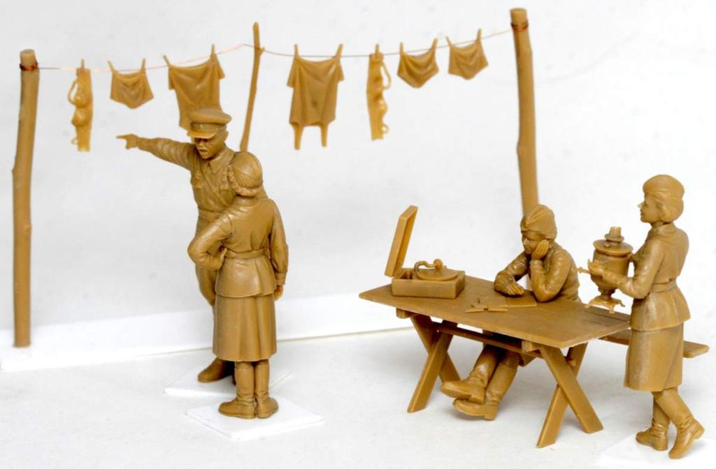 ICM Scale Soviet Female Soldier Resting Set Plastic Model Kit 35621 1/35 (1939-1942)