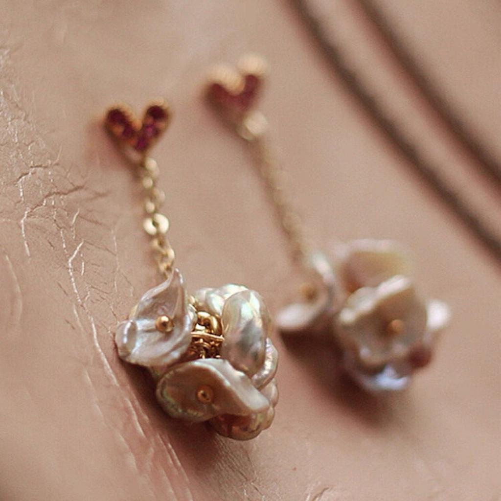 Hydrangea natural baroque pearl keshi earrings, long love European and American style silver needle earrings exquisite earrings