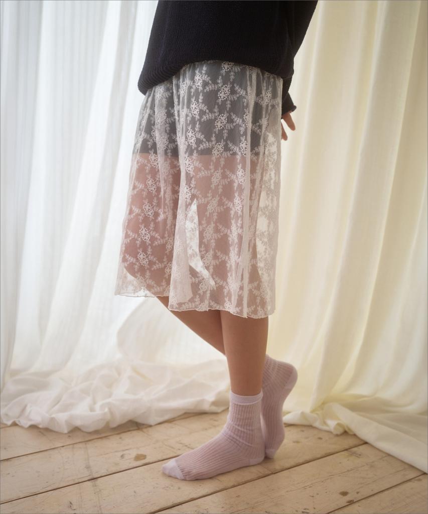 Manggomaenipeullijeu Sham Lace Skirt_Ivory