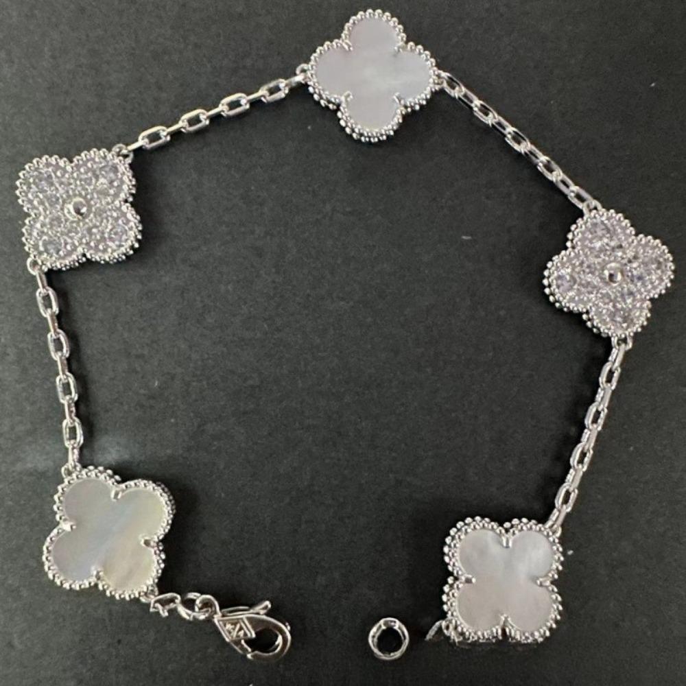 Hochwertiges Kleeblattarmband für Damen Fünf-Blüten-Armband mit natürlichem weißen Perlmutt und rotem Karneol