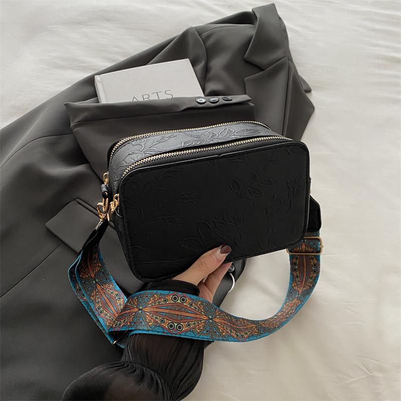 Elegant Modern Single Shoulder Crossbody Bag With Unique Design For Trendsetters