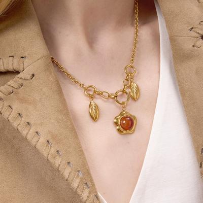 Elegant Resin Flower Pendant Necklace Adjustable Collarbone Chain Lightweight Design For Women Daily Wear