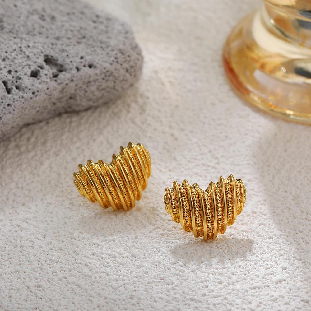 Vintage Metal Striped Texture Heart Stud Earrings for Women 18K Gold Color Plated Love Heart Earring Charm Party Jewelry Gift