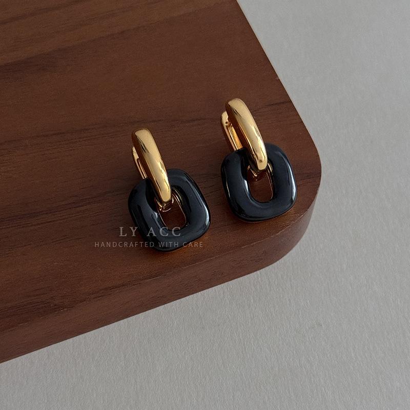 Square chain ring, high-end earrings, earrings, light luxury fashion, minimalist commuting, niche design, fashionable and versatile earrings, women