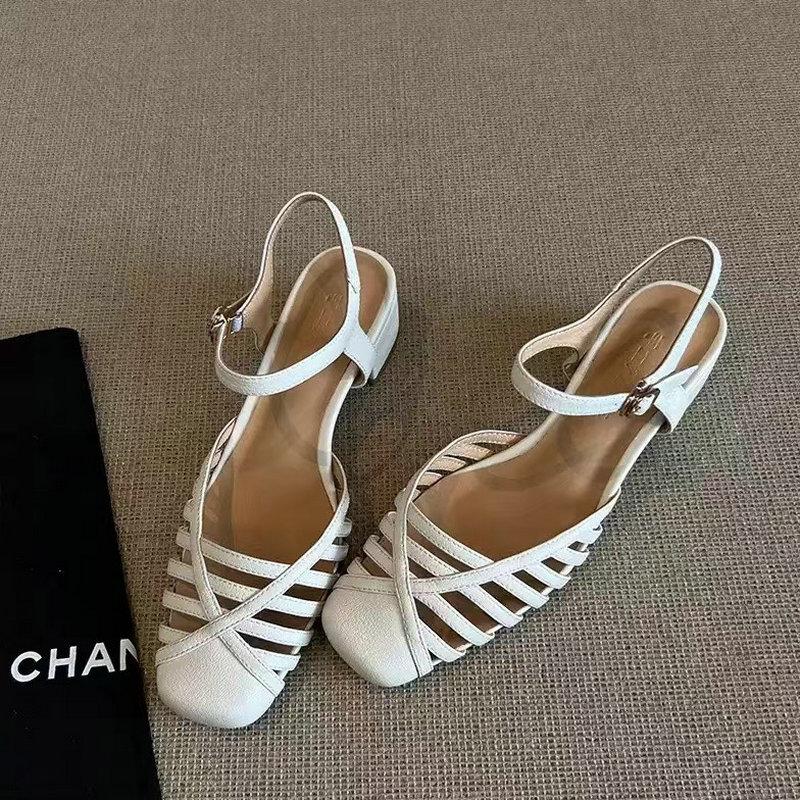 

Модные женские босоножки на среднем каблуке с комбинацией противоскользящих толстых и тонких ремешков и полым вырезом с пряжкой сзади 40 белый