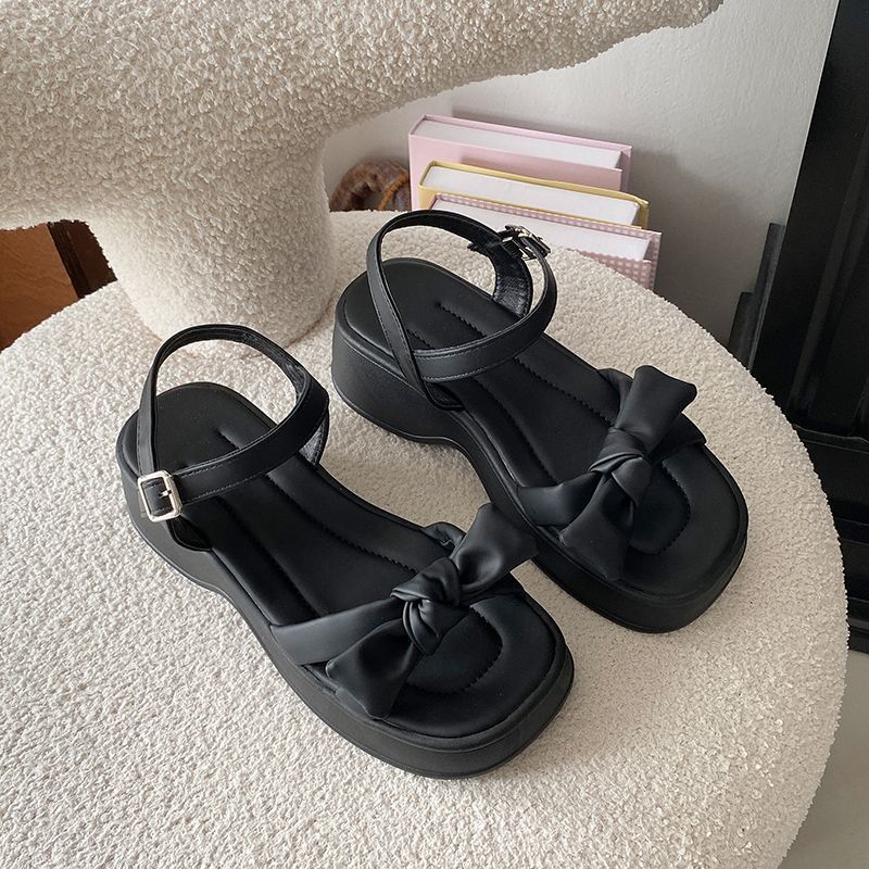 Super fire retro fashion versatile retro platform beautiful seaside beach sandals 2025 summer new women's sandals