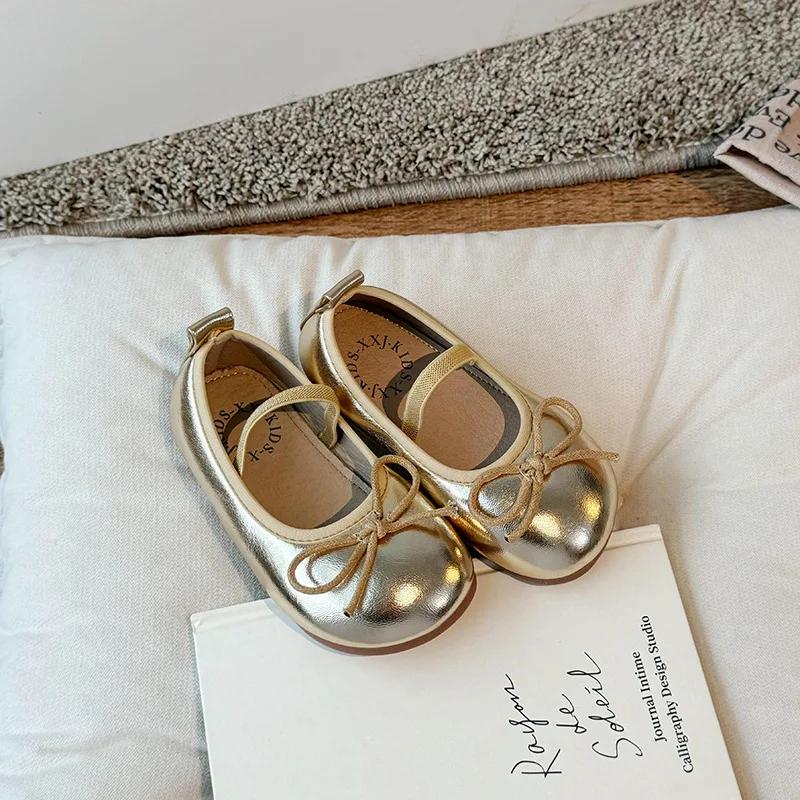 Barnas små skinnsko for jenter 2024 Vår&Høst Nye Koreanske Myk Såle Sløyfe Sklisikre Mote Prinsesse Enkelsko