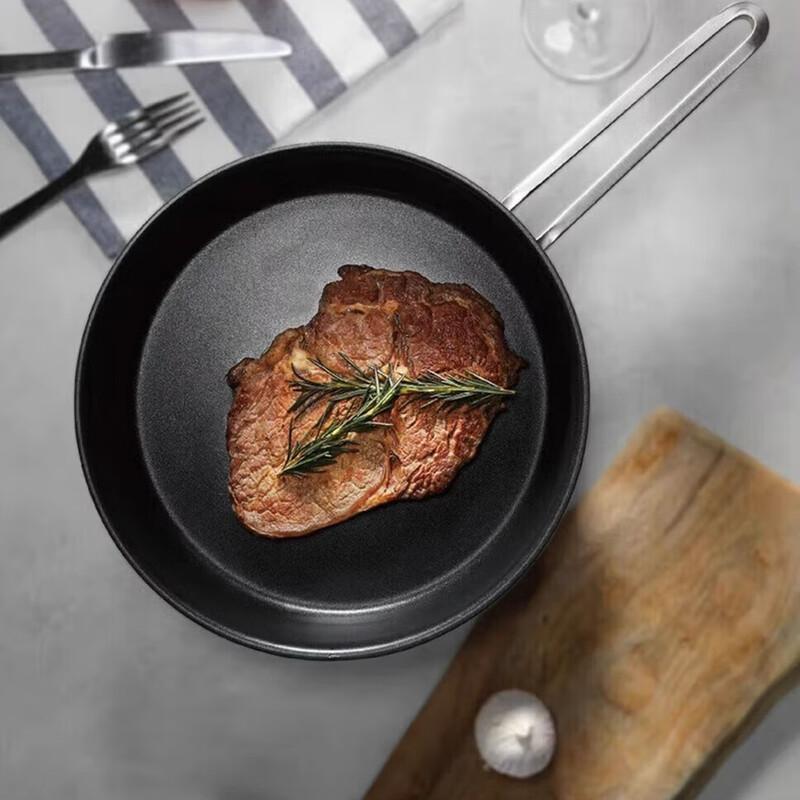 Zwilling Moment Coated Stir-fry Pan