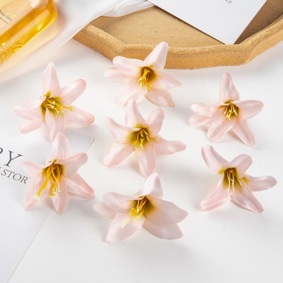 Konstgjorda Blommor Siden Lilja Bröllop Brudfölje Trädgård Hemma Festival Krans Tillbehör DIY Godislåda Gåva Scrapbook Hot sales