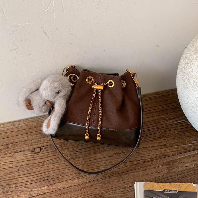 Niche Design Portable Small Bag Women's 2025 Autumn New Contrasting Color Foreign Style Chain Messenger Bag Commuter Bucket Bag