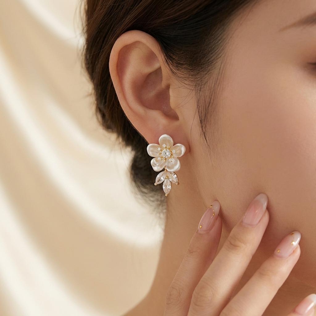 Light Luxury Mother-of-Pearl Flower Earrings for Women 9 Silver needle zircon leaf pendant earrings with an elegant and sophisticated style 2026