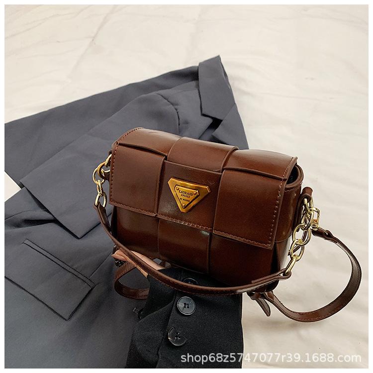 Fashion casual underarm bag women 2025 retro new trend woven small square bag Korean version niche design shoulder bag