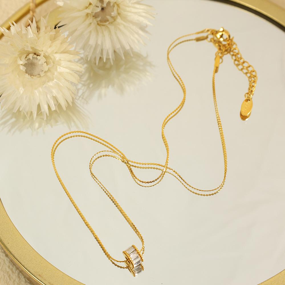 Hot-selling European and American micro-inlaid diamond small waist pendant women's titanium steel collarbone chain jewelry