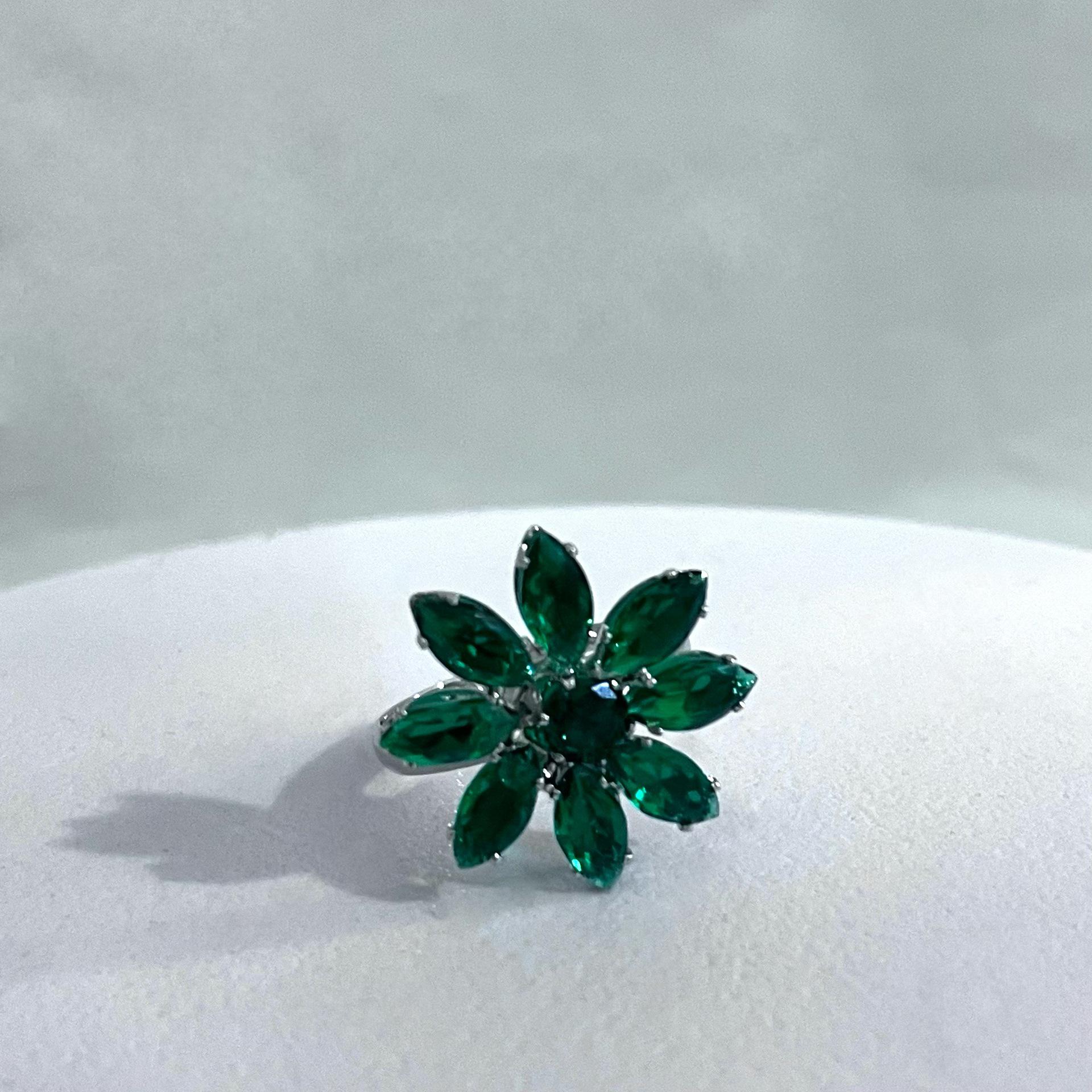 European and American Shiny Zirconia Sunflower Ring - High-End Fashion Jewelry