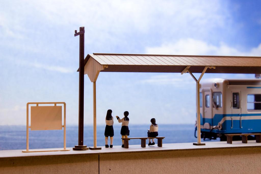 PLUMPMOA HO gauge 180 Street corner accessory series Island local platform extension set A (electric poles and station name plates) Paper kit MS079