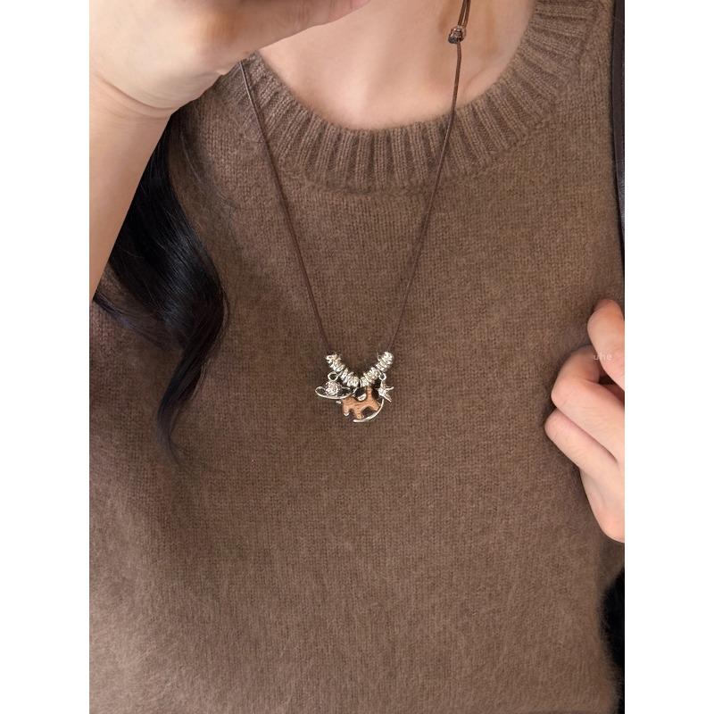 New Chinese Wood Pony Pendant Necklace Retro Temperament Versatile Sweater Chain Natal Year Light Luxury Niche Necklace Women