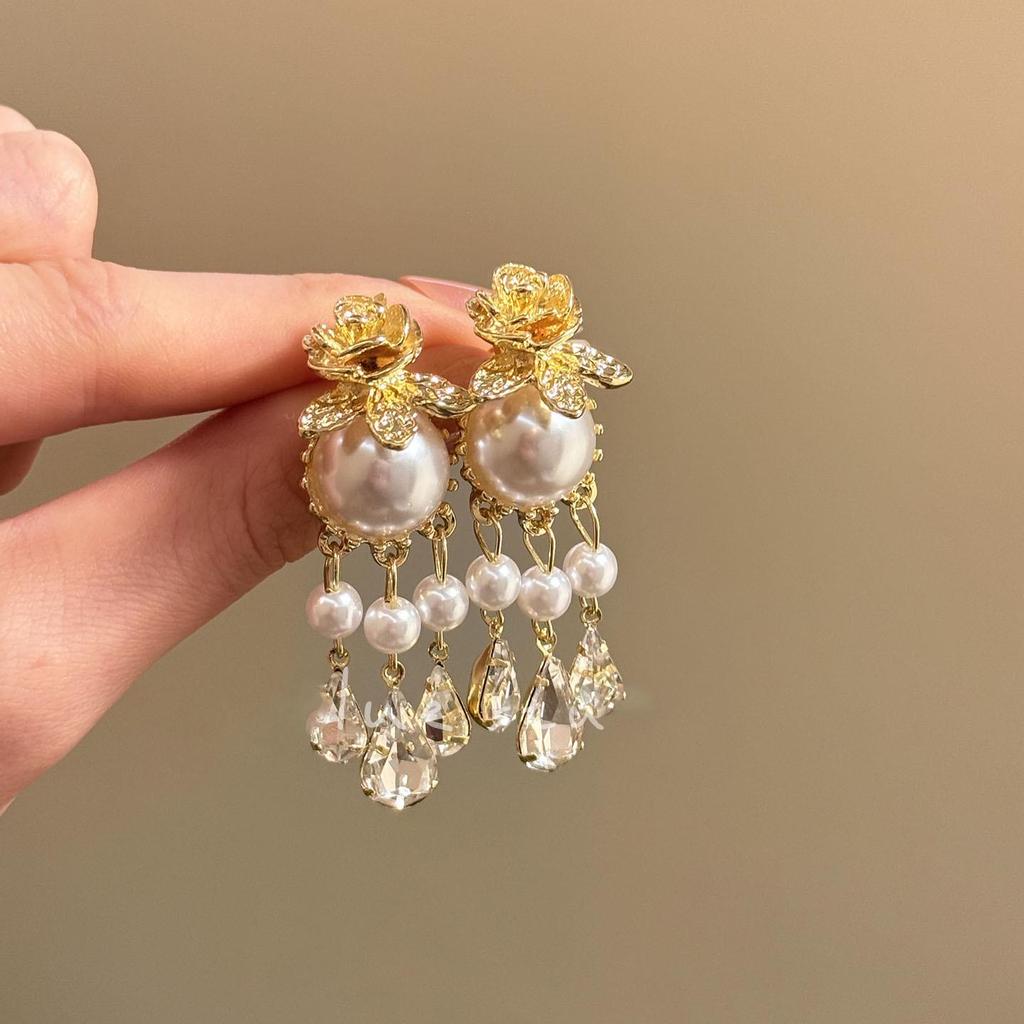 Kolczyki w stylu chińskim z kwiatami inkrustowanymi diamentami i perłami: Wykwintny Design i Eleganckie Retro Kolczyki dla Kobiet