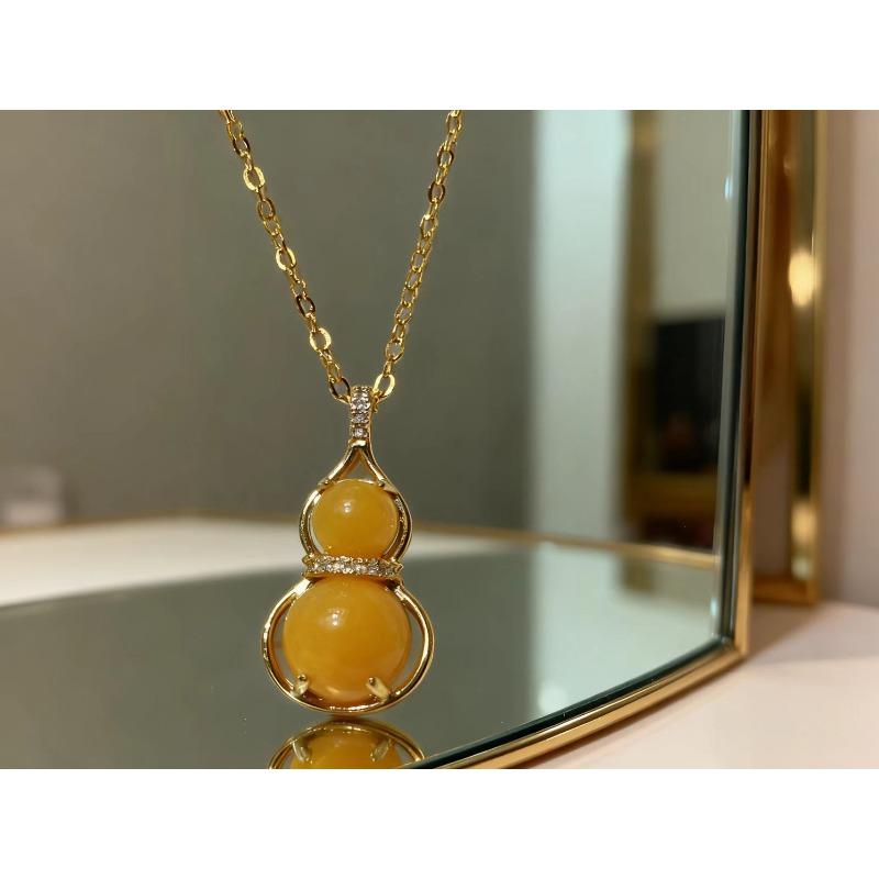 Colar de Pedra Vermelha em Forma de Cabaça Design Moderno Gargantilha Feminina de Luxo Leve Corrente para Clavícula Micro-Incustada