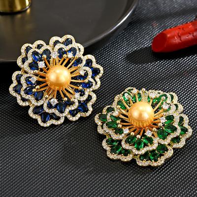 Broche Feminino Design de Luxo Leve Elegante Flor de Zircônia Incrustada Broche Fashion e Versátil Design de Nicho com Senso de Estilo