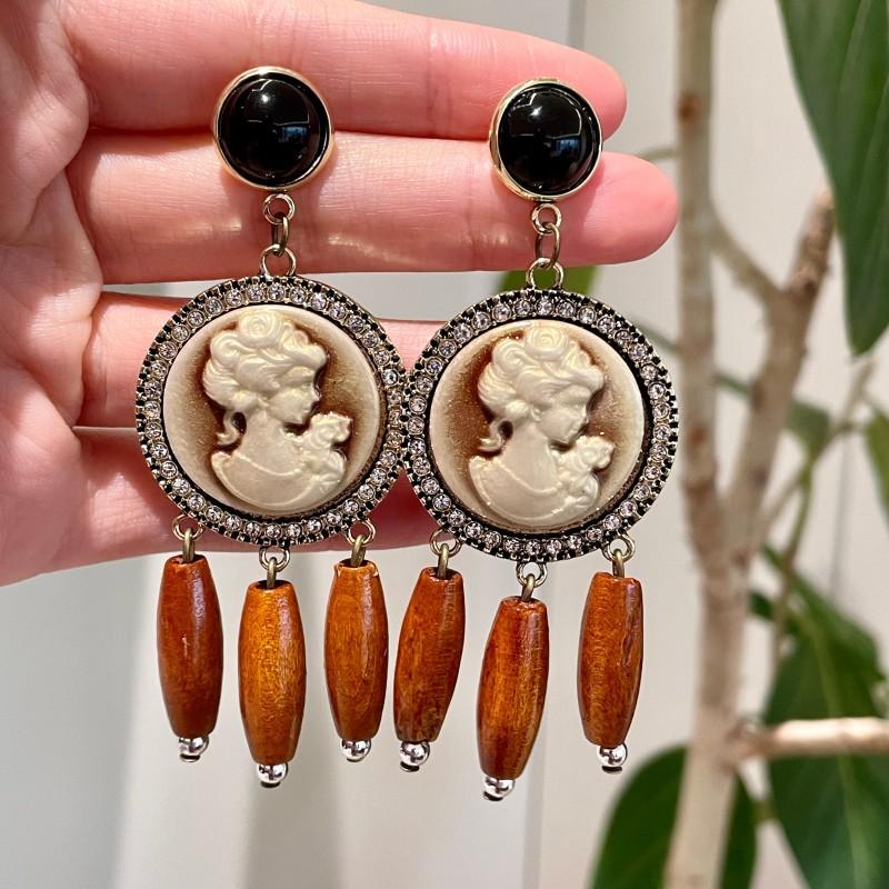 Unique Round Portrait Large Retro Fashionable Exaggerated Temperament High-end Wooden Water Drop Earrings