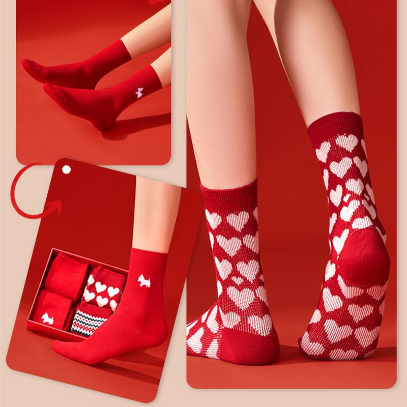 Four pairs gift box of women's mid tube cotton socks with the New Year's red wave design of Feil Island pattern