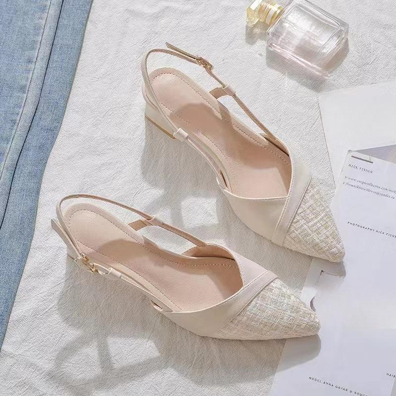 

Новые женские туфли на толстом каблуке с острым носком и ремешком с одной пряжкой 40 абрикосовый