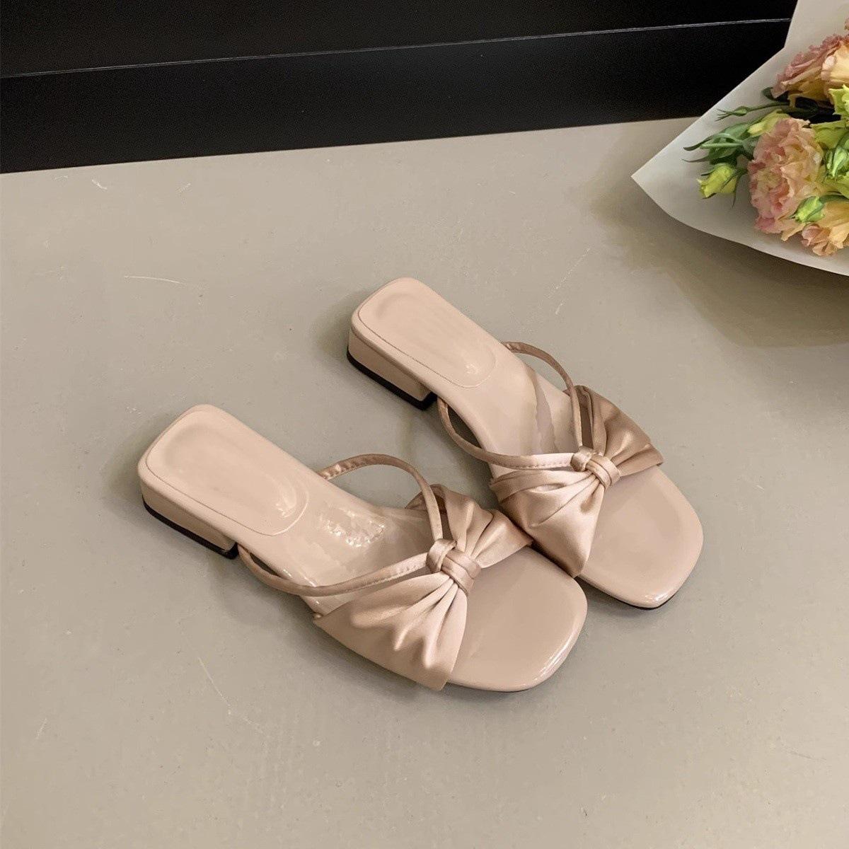 

French beautiful slippers women s summer wear 2025 new fairy bow one-word drag thick heel with skirt beach sandals 35