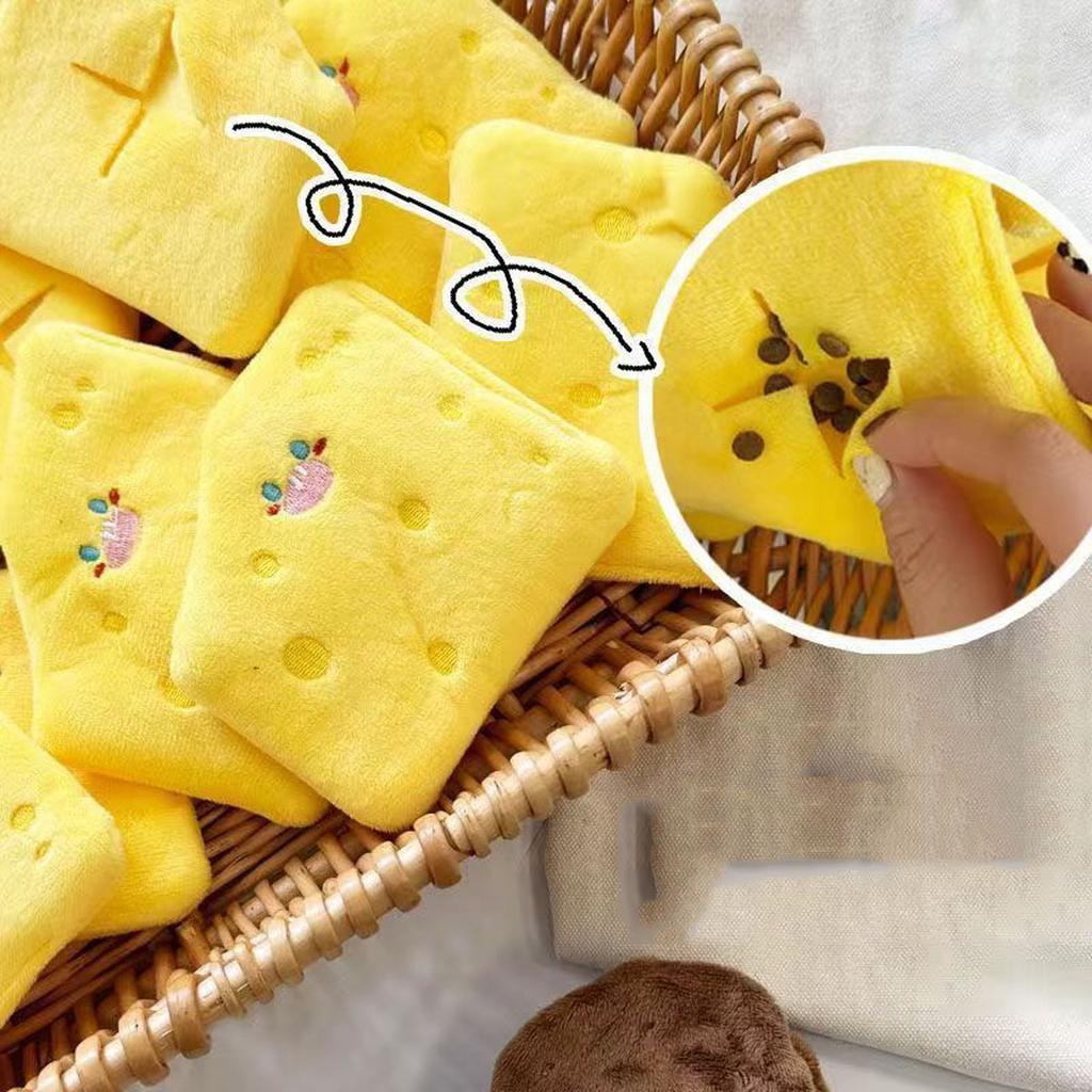 Squeaky Dog Snuffle Mat Adorable Cheese-Shaped Foraging Toy for Dogs Interactive Feeding Cushion for Mental Compact and Portable Pet Sniff Pad