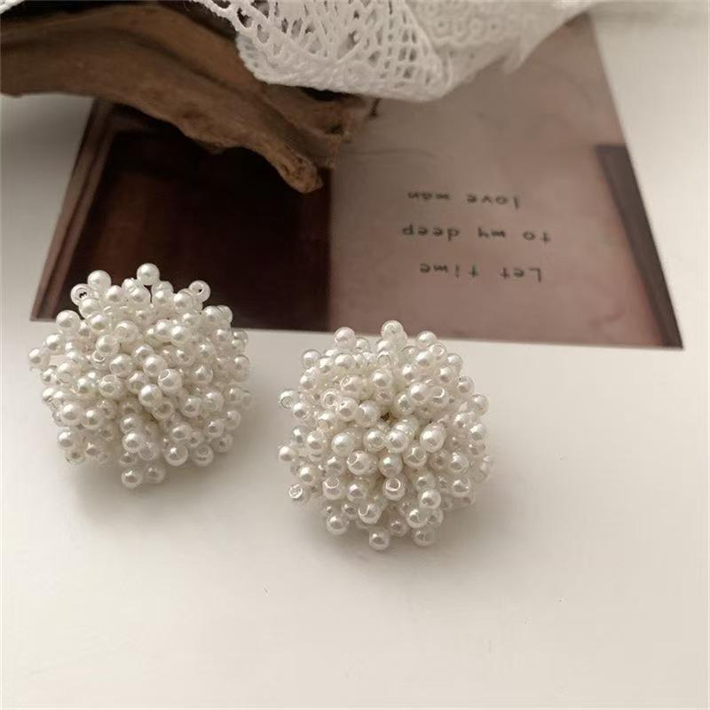 High-End Autumn/Winter 2025 Pearl Stud Earrings: Luxurious & Simple Niche Design for Women