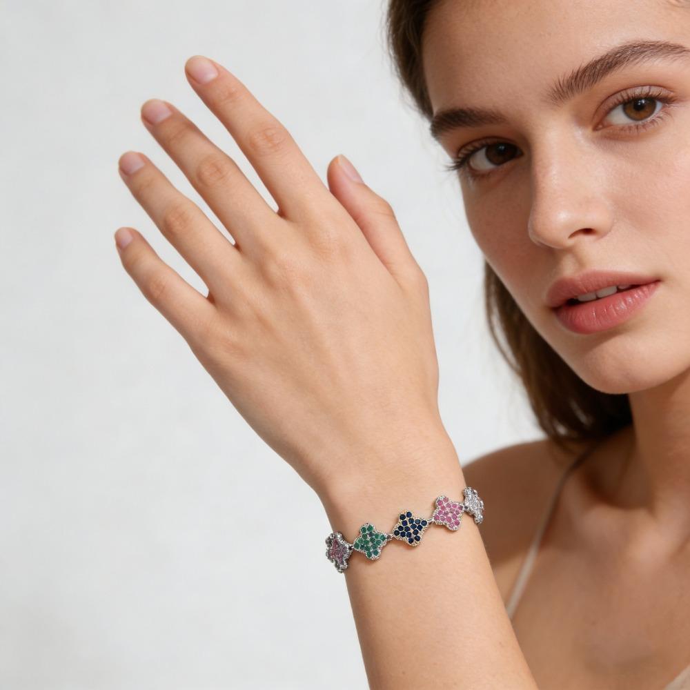 Exquisite Sweet and Stylish Four-leaf Clover Bracelet A High-end Dopamine-inducing Jewelry Bracelet
