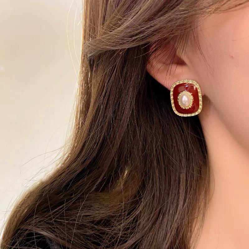 Geometric Red Enamel Stud Earrings for Women Statement Vintage Imitation Pearls Earrings Light Luxury Party Jewelry Gift