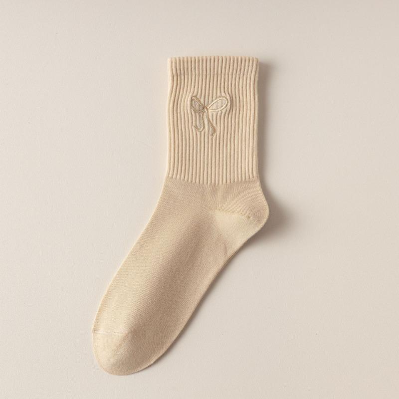 Women's Autumn and Winter Embroidered Bow Mid-calf Socks Breathable and Sweat-absorbing Long Calf Socks